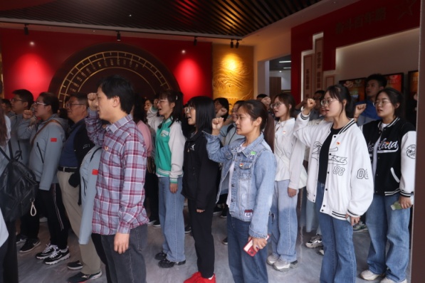 说明: C:\Users\Administrator\Desktop\5.17党建\党支部活动照片\IMG_8499.JPG