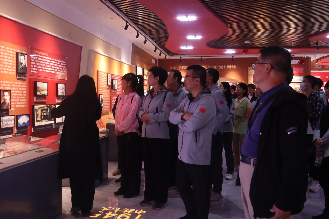 说明: C:\Users\Administrator\Desktop\5.17党建\党支部活动照片\IMG_8549.JPG