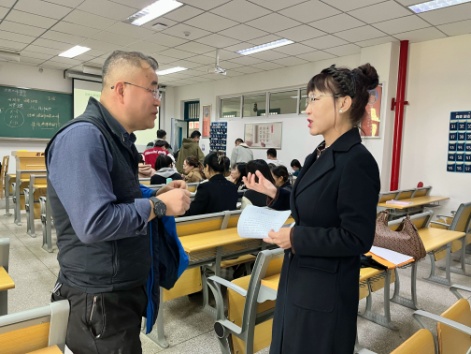 说明: H:\陈\学院工作\工作照片\张院长进课堂\QQ图片20230428164559.jpg