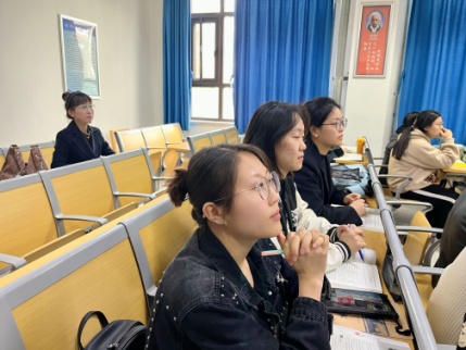 说明: H:\陈\学院工作\工作照片\张院长进课堂\QQ图片20230428164614.jpg